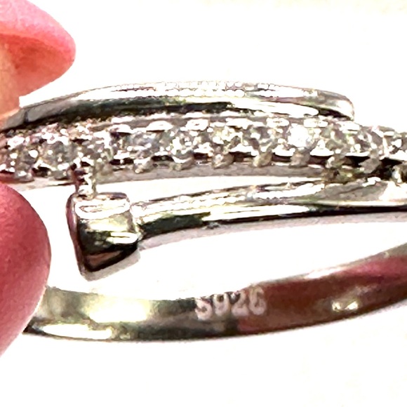 Elegant Sterling Silver Ring decorated with CZ - Picture 3 of 6